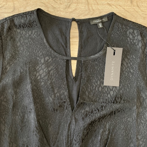 NWT Dynamite Blouse with twist in the front - Picture 3 of 5